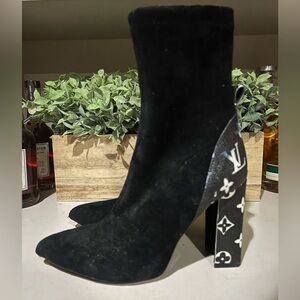 Black Suede High-Heel Ankle Boots with Logo-Pattern Heel